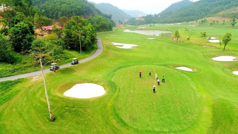 Khám phá Sân Golf Phoenix Ẩn Mình Giữa Đồi Hòa Bình