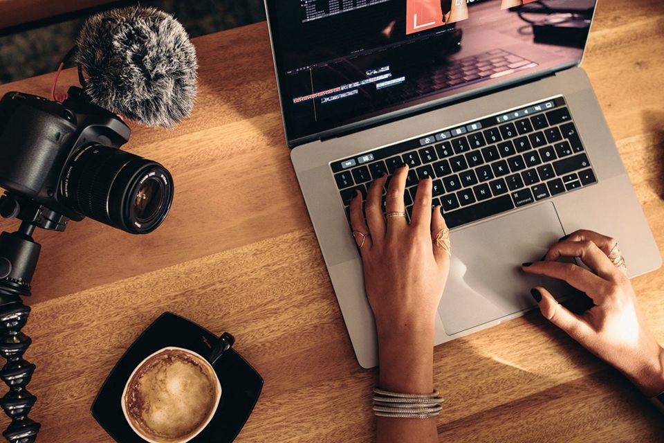 Làm thế nào để trở thành một vlogger?