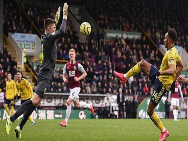 Lob là gì? Cần lưu ý những yếu tố nào khi thực hiện động tác này?