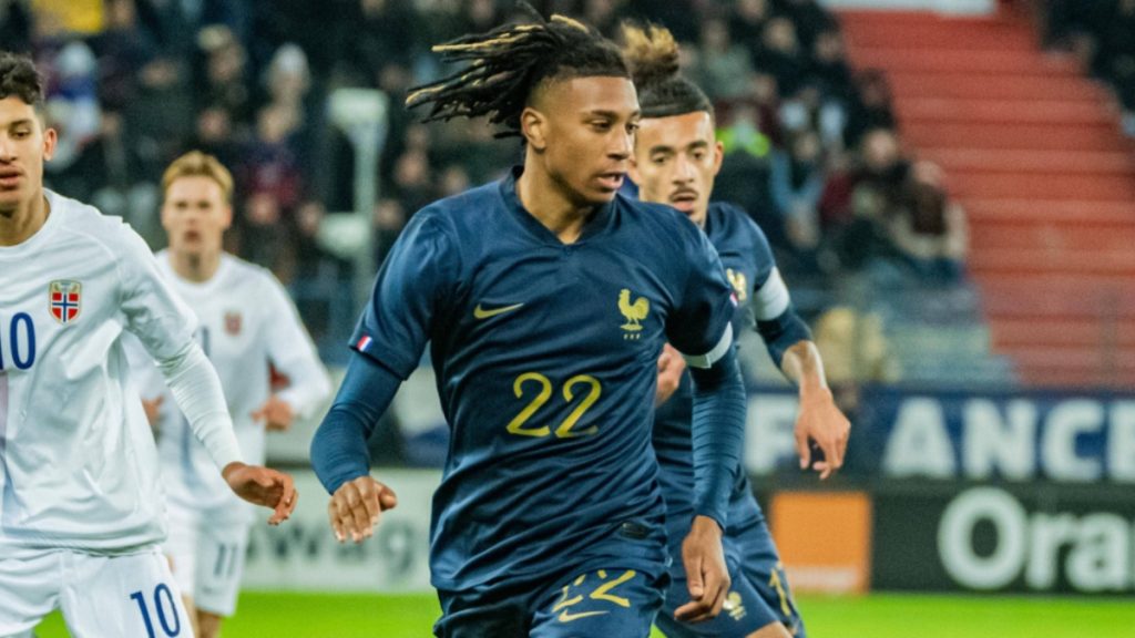 Michael Olise thi đấu cho đội tuyển quốc gia